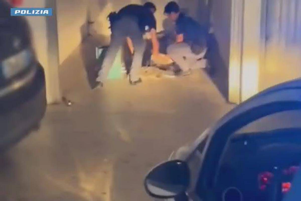 Auto e box come caveau della droga, la scoperta a Roma - 