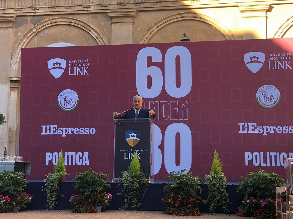 Tajani: "Ragazzi, battetevi per quello in cui credete e avrete già vinto" -