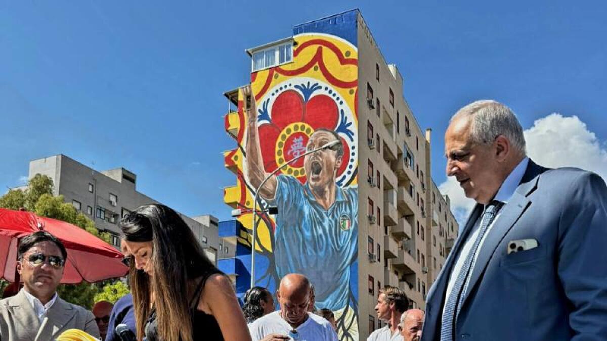 Palermo celebra Totò Schillaci con un murale sorprendente | Scopri perché questa iniziativa è più di un semplice omaggio! - 