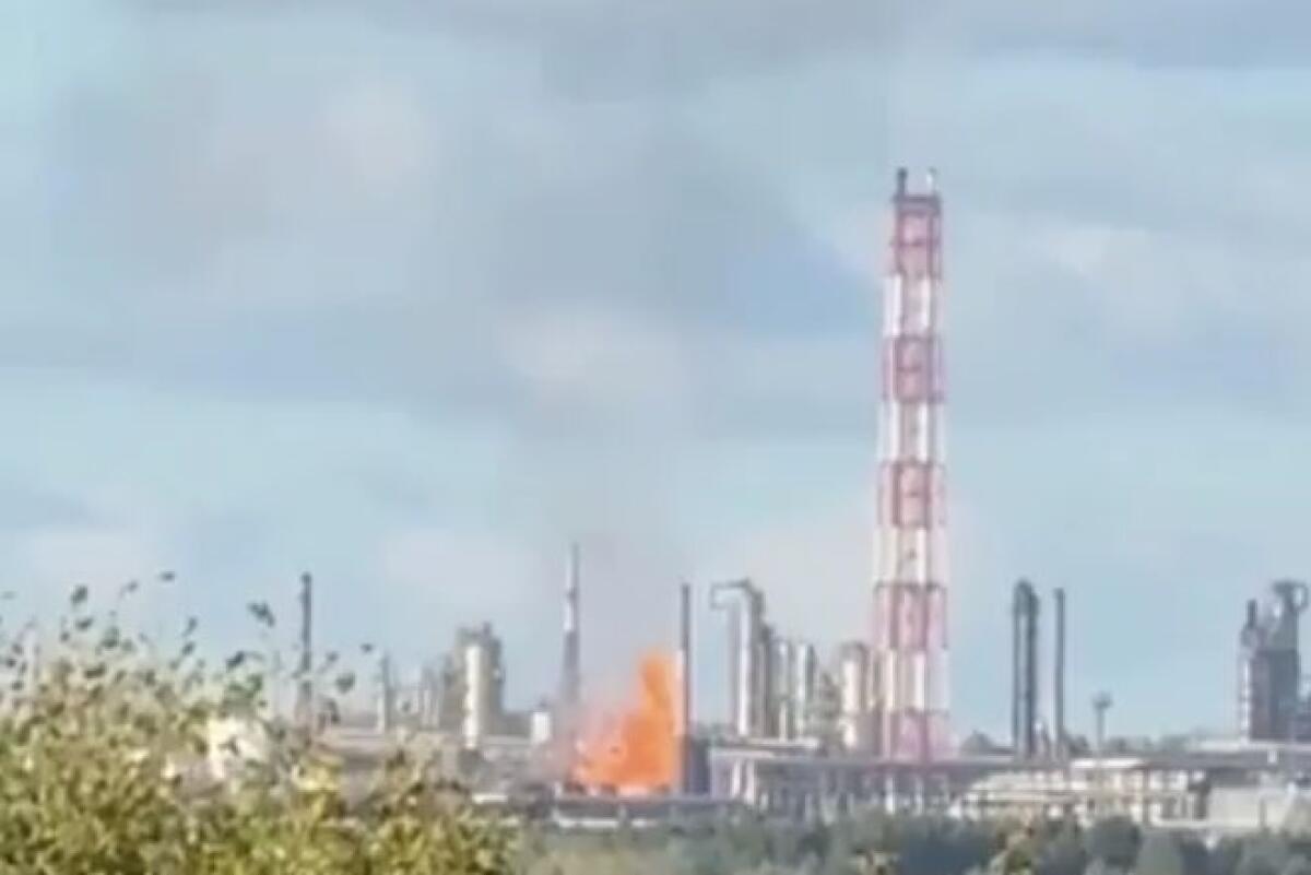 Attacco a sorpresa alla raffineria russa | La guerra tra Ucraina e Russia si intensifica, pronti a schierarvi? - 