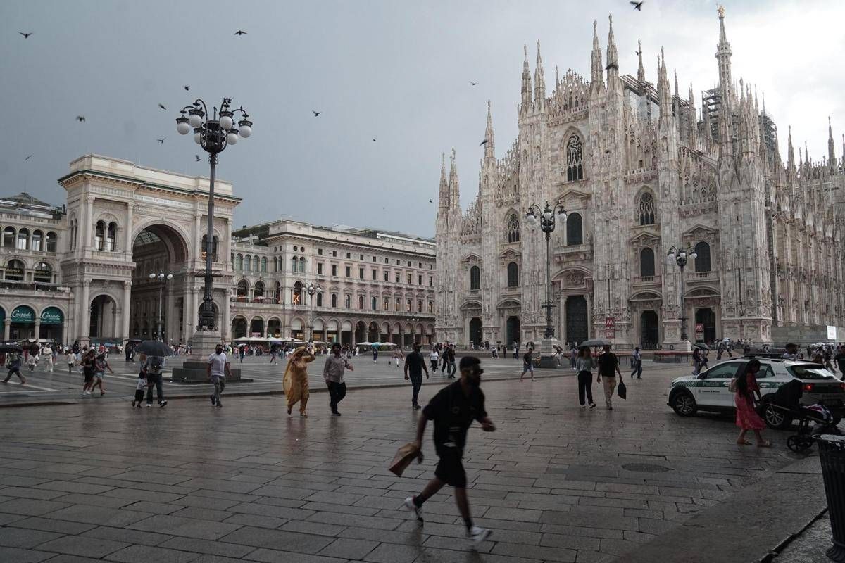 Ondata di maltempo sull'Italia: piogge intense a Milano, a Savona esonda il Bormida -