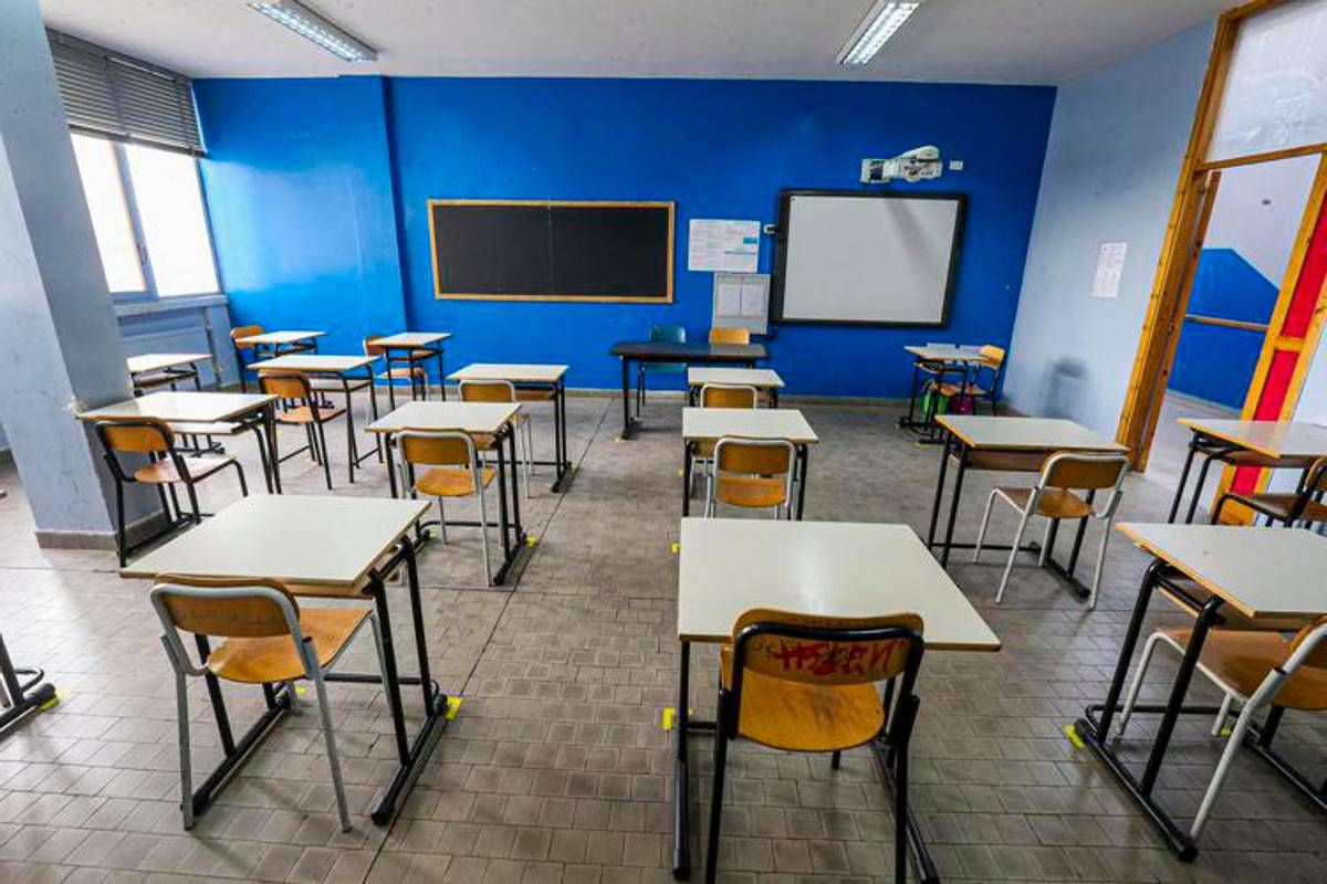 Sei anni fa a Milano Leonardo morì cadendo nella tromba delle scale della scuola - 