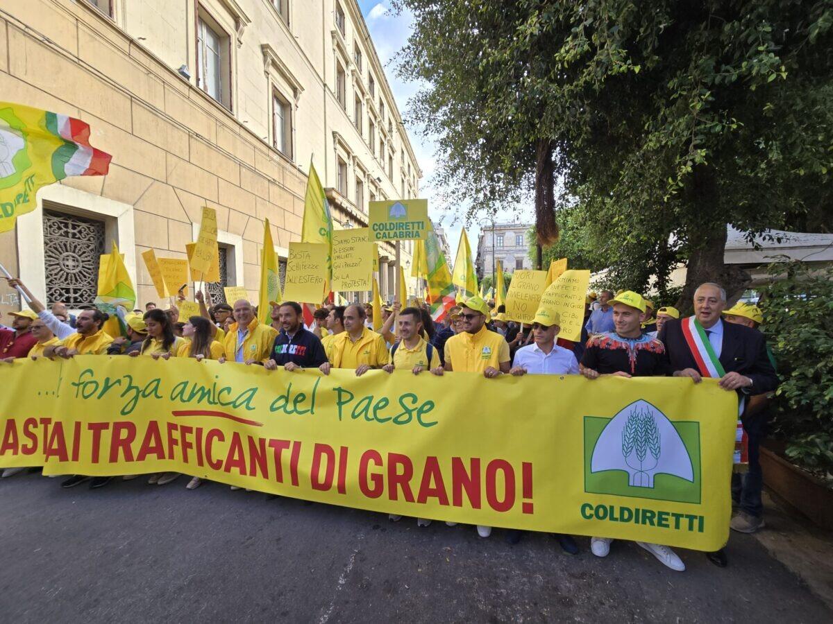 Agricoltori in protesta a Palermo | Il sindaco Lagalla si schiera e svela la verità sul grano importato! - 