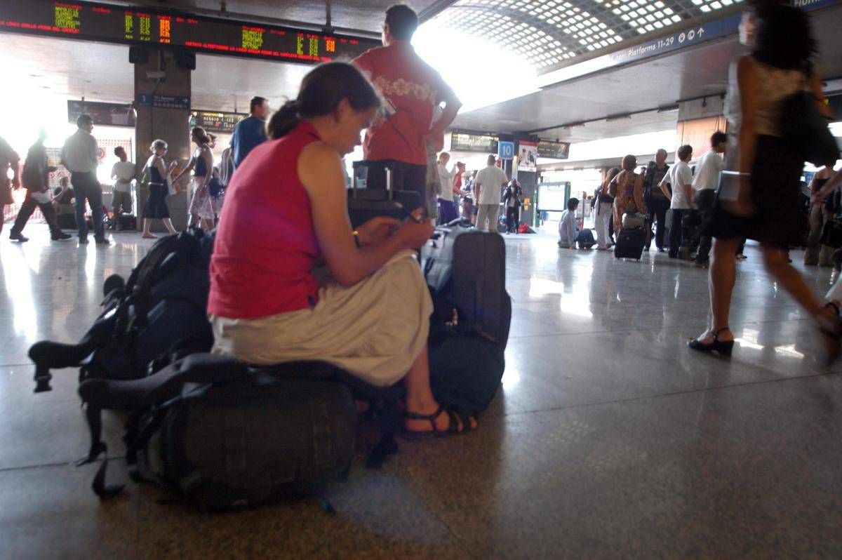 Guasto sulla linea dell'Alta Velocità fra Roma e Napoli, ritardi fino a 120 minuti - 