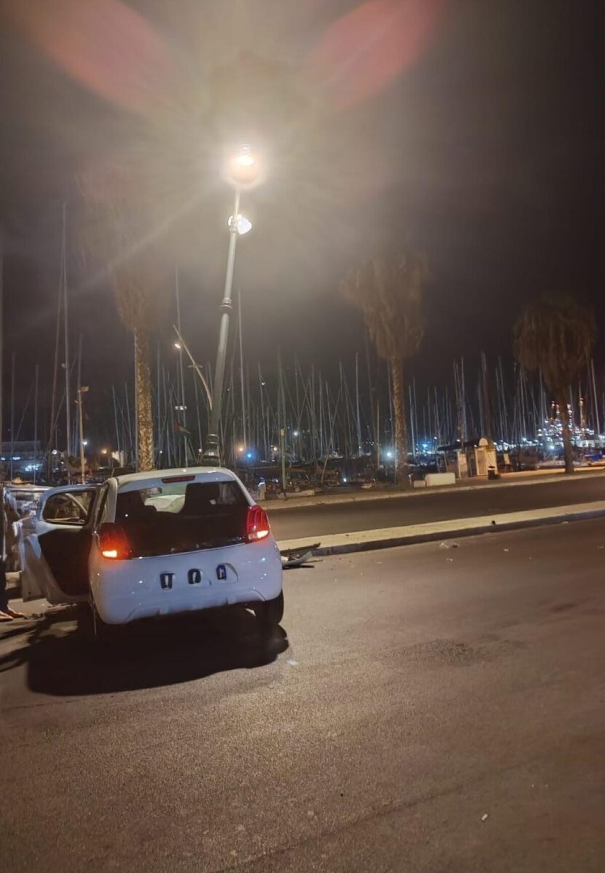 Palo artistico di Palermo distrutto da un'auto | Ecco perché la sicurezza stradale è più fragile di quanto pensi! - 