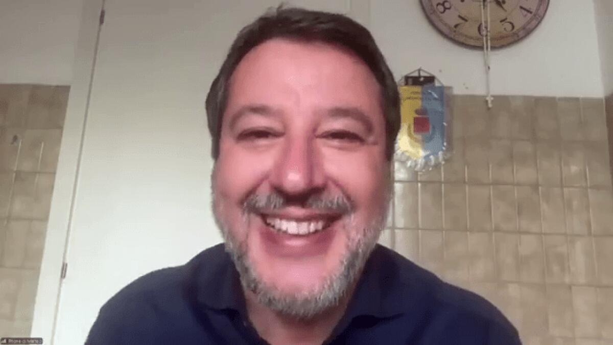 Salvini in cucina con i figli | Ecco cosa non ti aspetti da un politico in diretta! - 