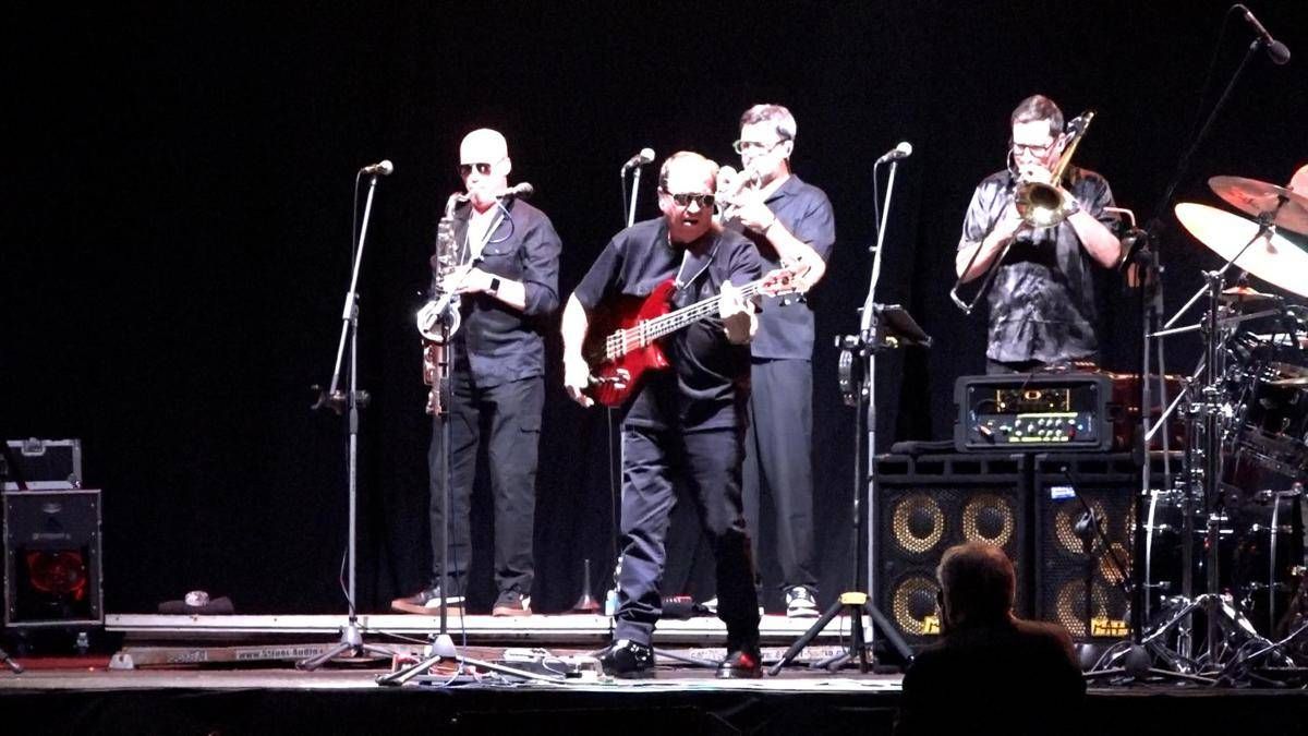 Pisa celebra la musica con i Level 42: concerto sold-out e messaggio di pace -