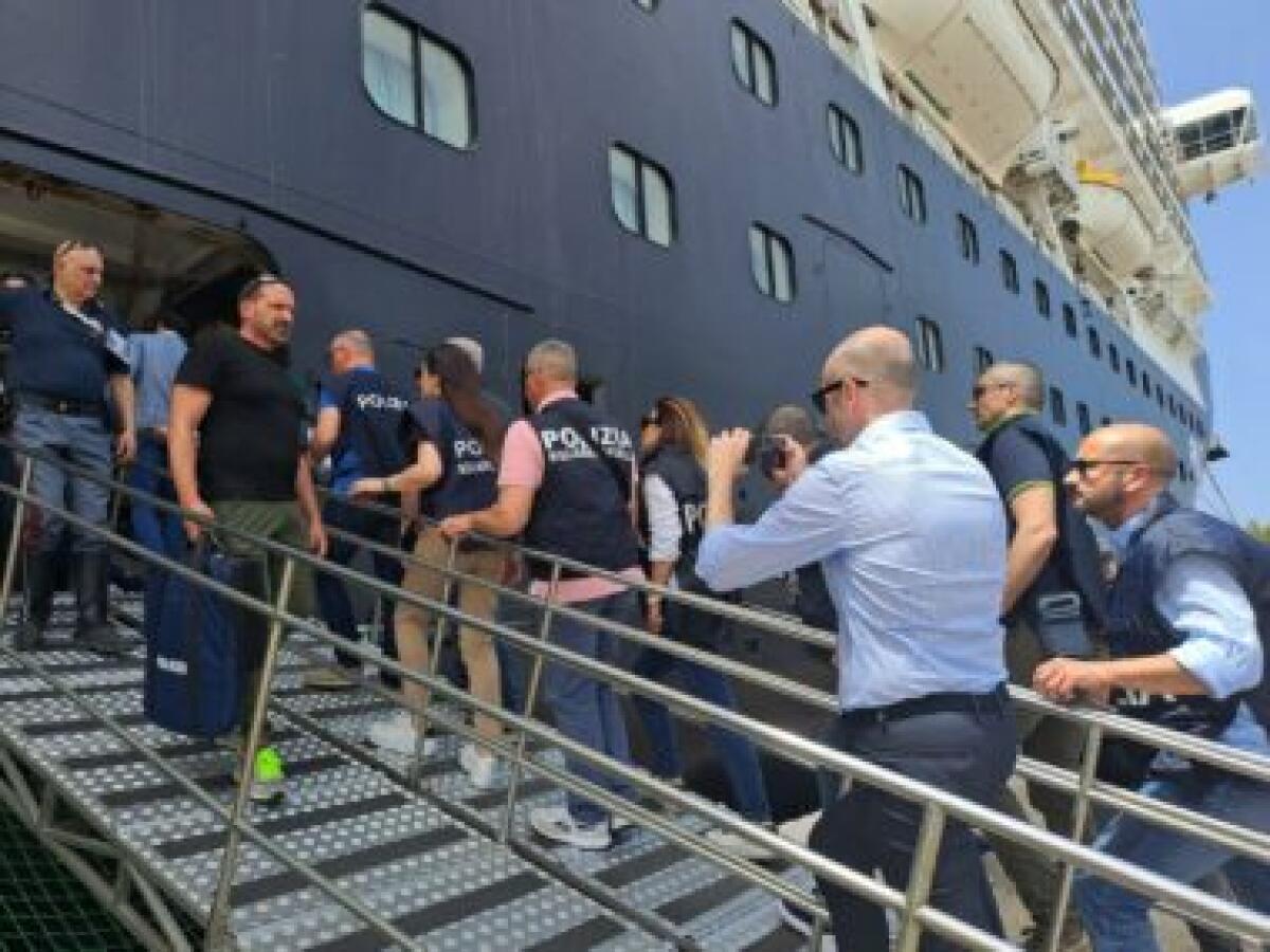 Rifiutata da 2.500 poliziotti | Scopri la veritĂ sullo scandalo della nave del G7! -