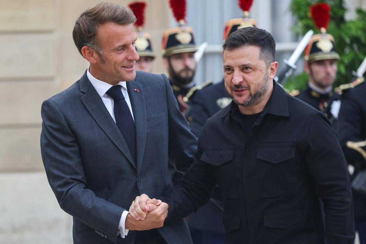 Ucraina, Zelensky vede i Volenterosi a Parigi: incognita Trump al vertice -