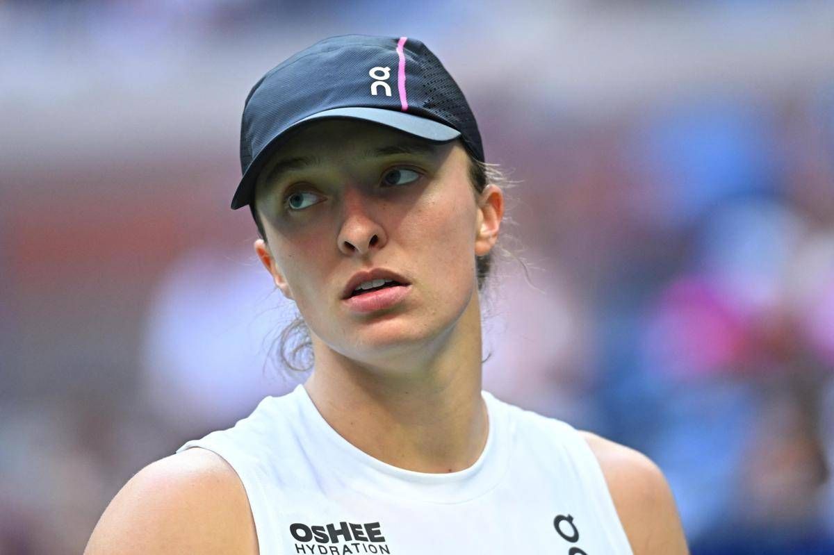 Us Open, Swiatek perde e litiga con un giornalista: "Hai bisogno di una pausa" -