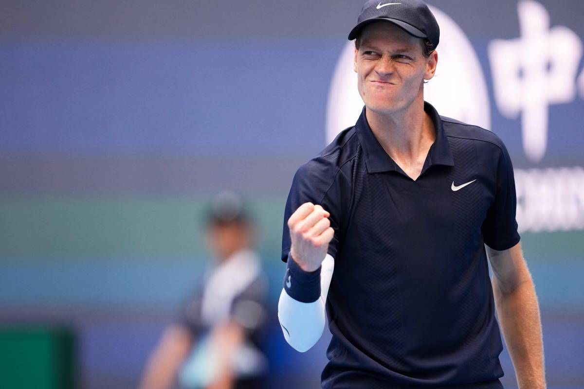 Sinner concede un set, ma vola in finale a Pechino: De Minaur ancora ko - 