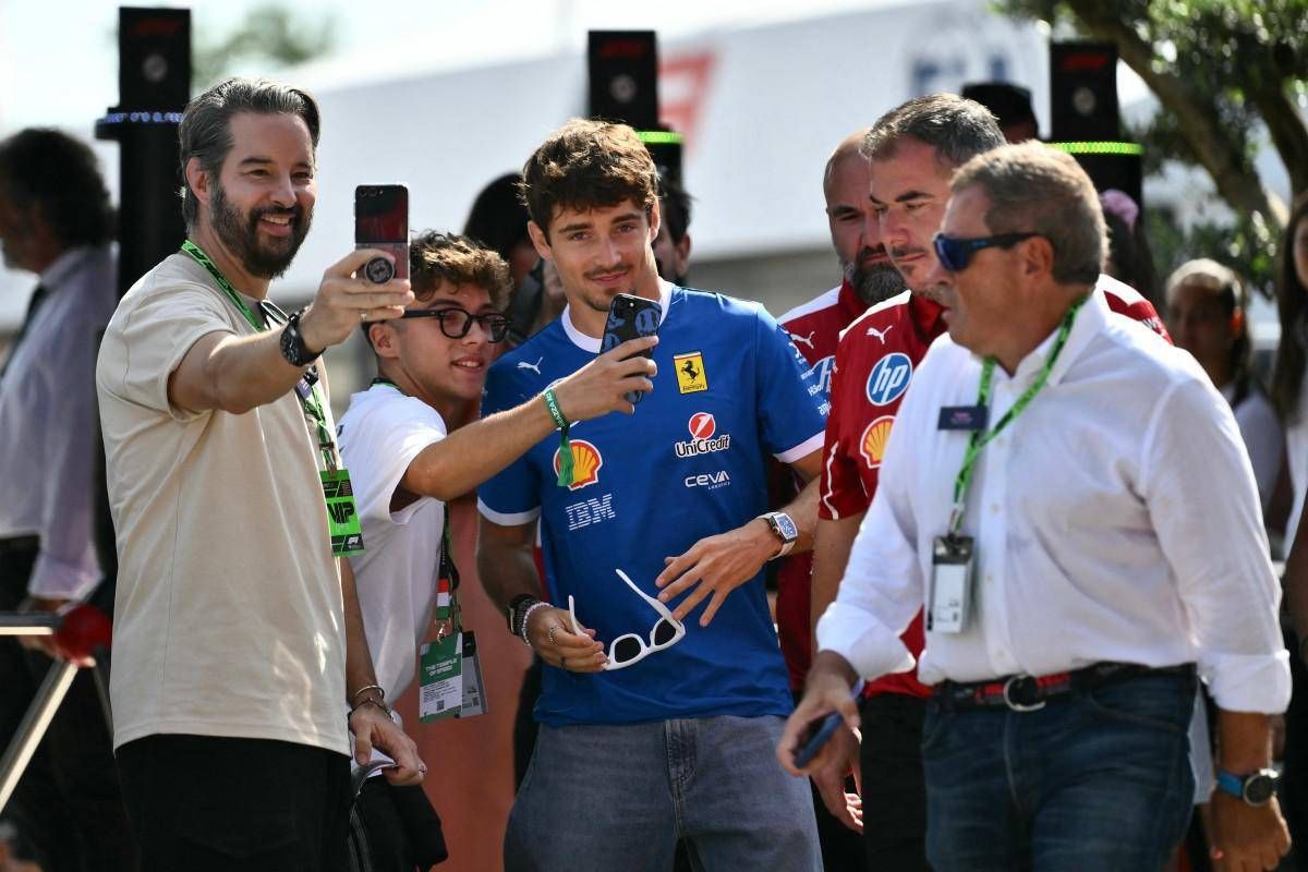 Gp Monza, le 'follie' dei tifosi Ferrari: "Tremila euro per vedere Hamilton e Leclerc" -