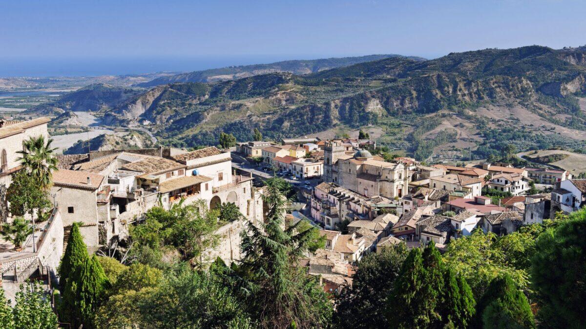 100.000 euro per trasferirsi in Calabria | Scopri perché tutti parlano di questo incentivo incredibile! - 