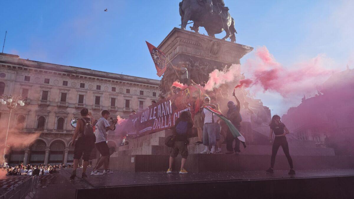 50mila in Piazza Duomo a Milano | È solo la punta dell'iceberg contro lo sgombero del Leoncavallo? -