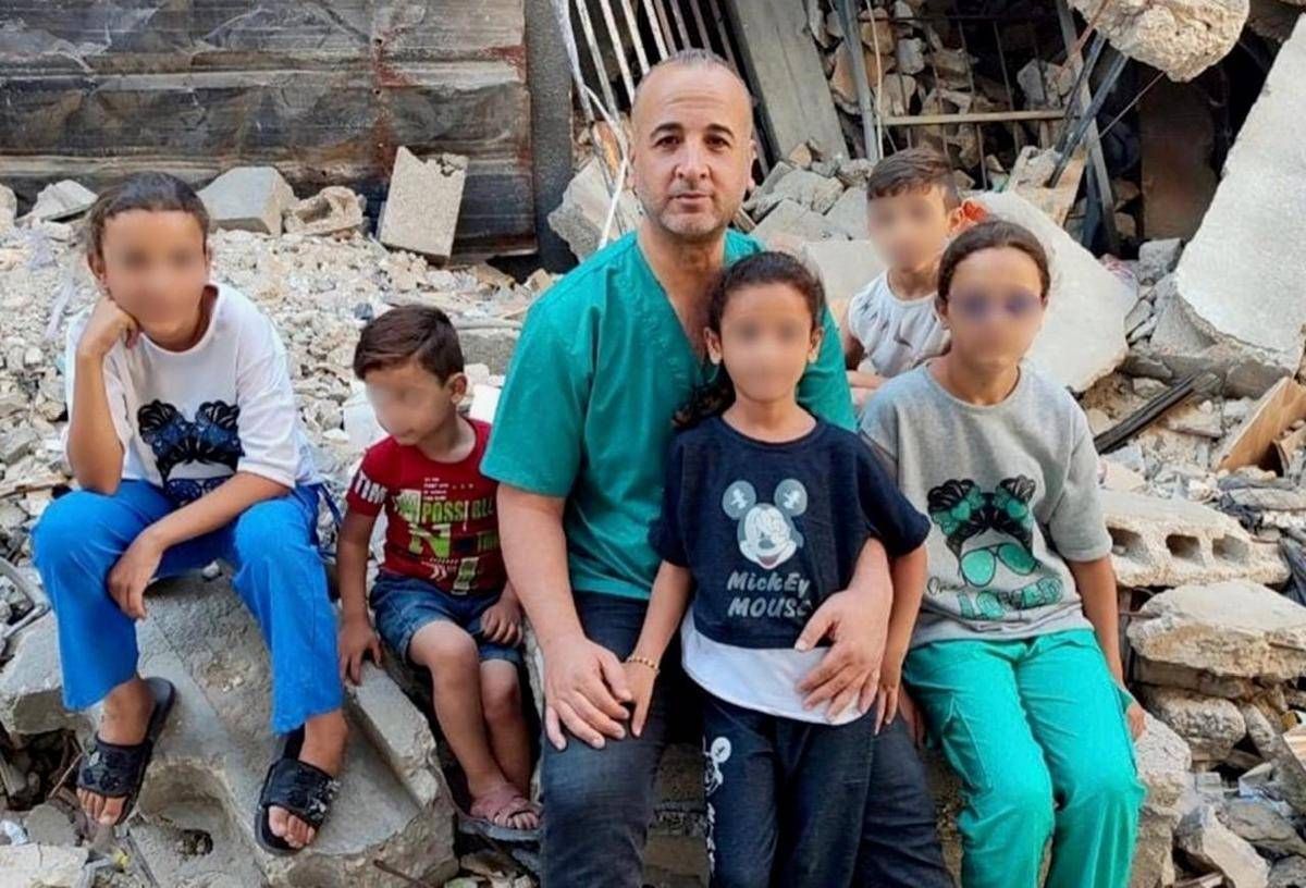 L'appello all'Italia di un medico bloccato a Gaza: "Aiutatemi a salvare i miei 5 figli" -