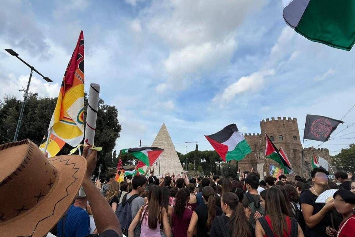 Lo sciopero per Gaza nelle piazze, da Genova a Roma manifestazioni in tutta Italia -