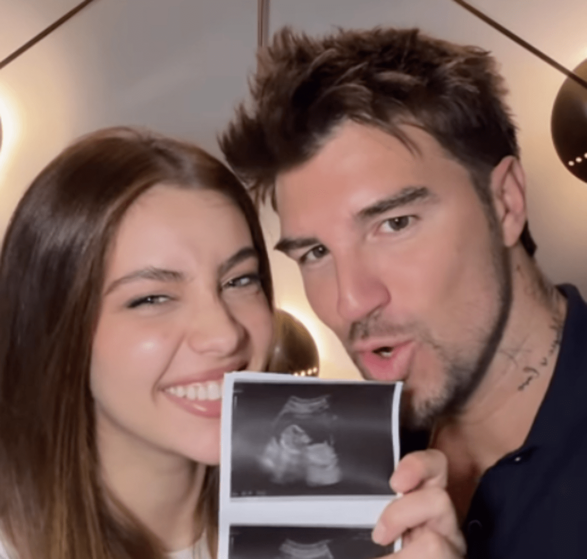 Andrea Damante e Elisa Visari sono genitori: "Finalmente tra le nostre braccia" - 