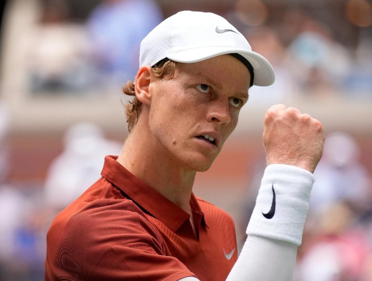 Sinner sfida il vuoto del tennis | Può l'italiano superare Alcaraz senza rischiare? -