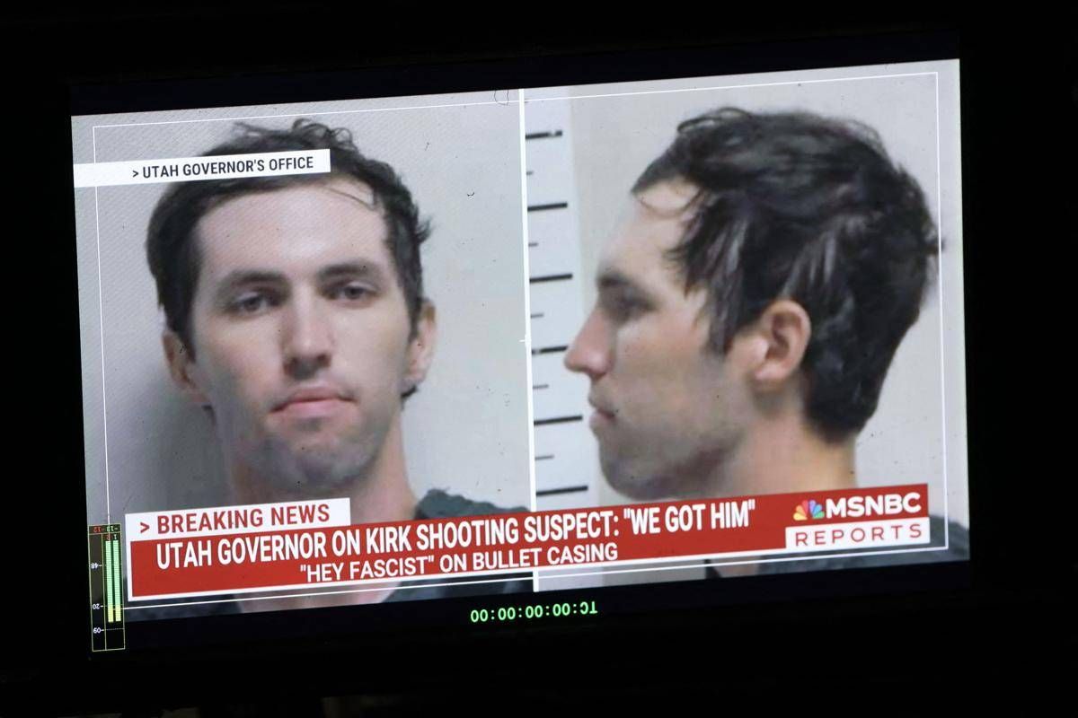 Omicidio Kirk, Tyler Robinson convinto alla resa dal padre. Trump: "Pena di morte" - 