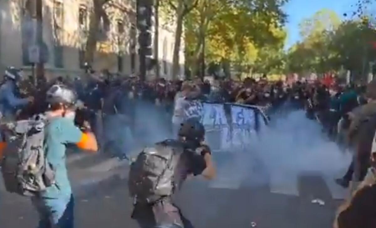 Un milione di francesi ribelli in piazza | Lecornu sotto assedio: il governo è davvero in crisi? - 