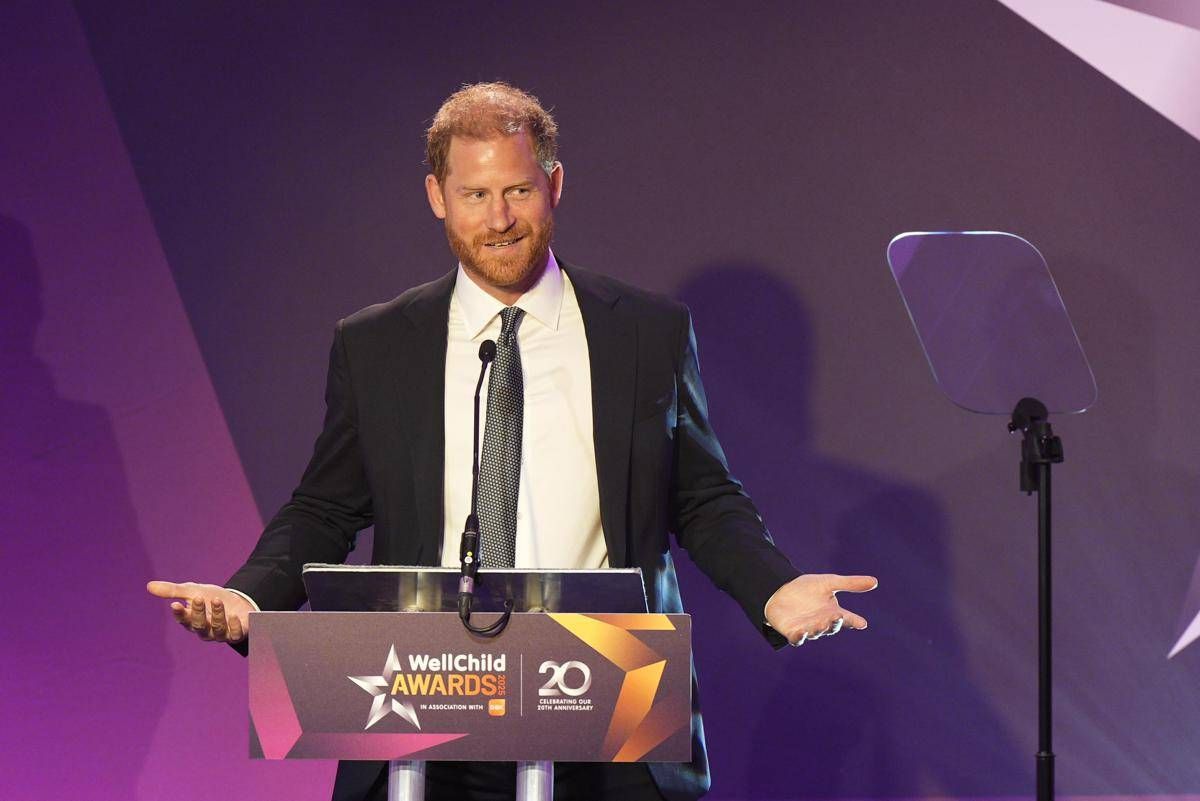 Harry, la frecciatina (velata) a William: "Tuo fratello ti fa impazzire?" -