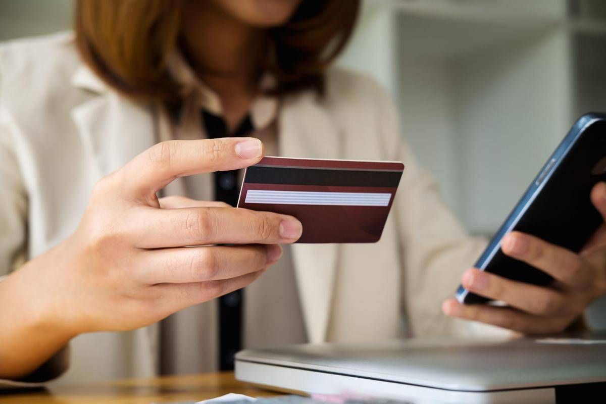 Bonifici istantanei, nuove regole dal 9 ottobre: ecco le 6 frodi bancarie da evitare - 