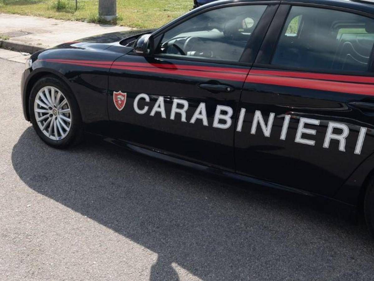 Femminicidio nel Beneventano, donna uccisa a colpi di pietra: si cerca il marito -