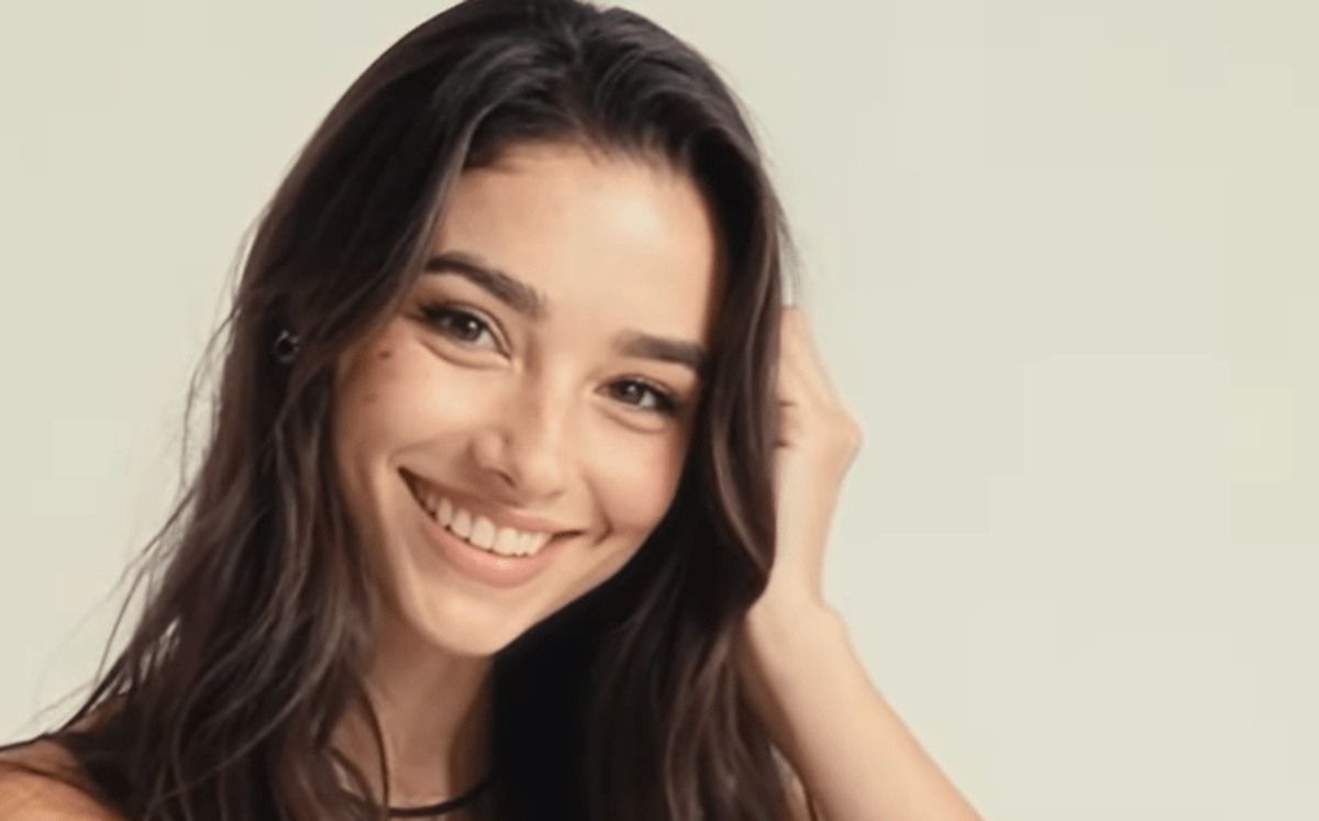 Hollywood contro l'attrice creata dall'intelligenza artificiale, Tilly Norwood spaventa le star - 