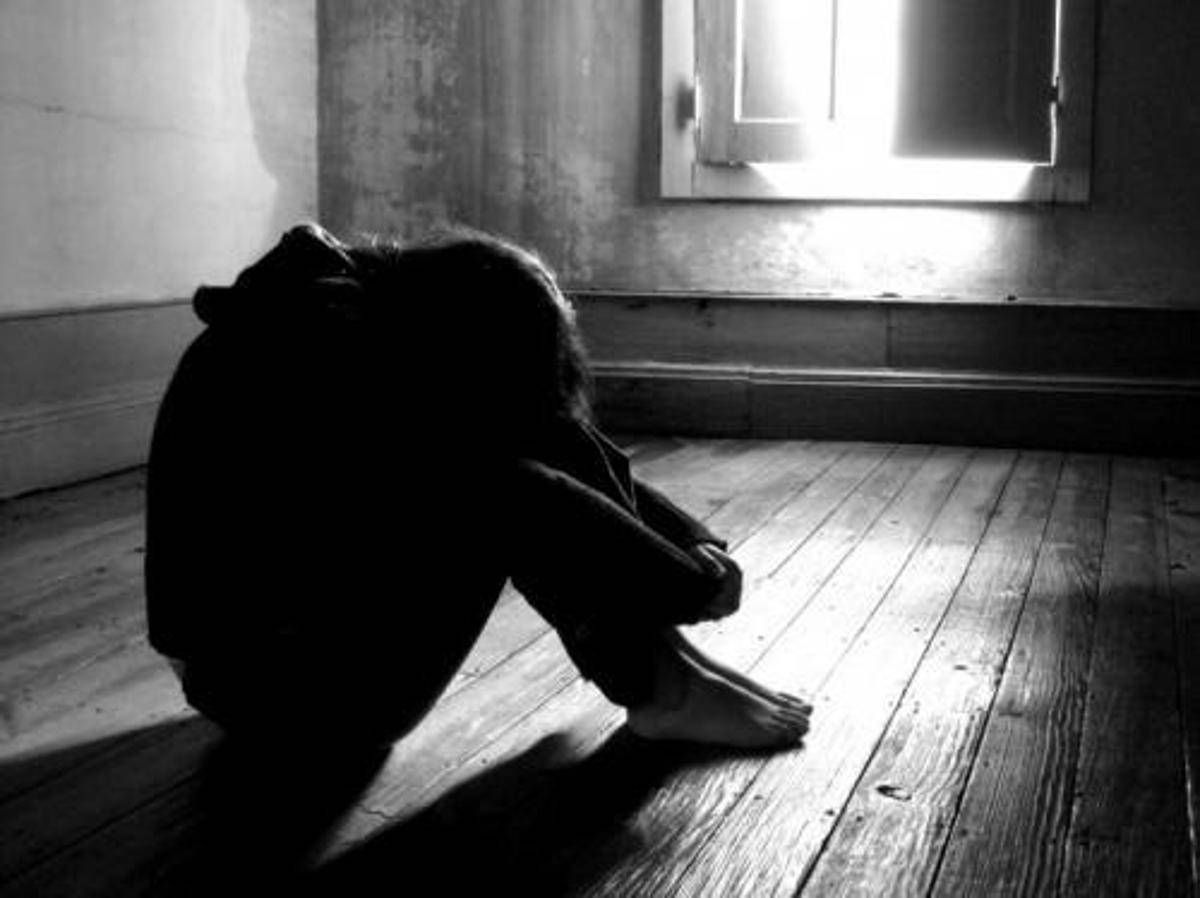 Abusano di una 12enne e pubblicano video su Whatsapp: due giovani indagati a Sulmona - 