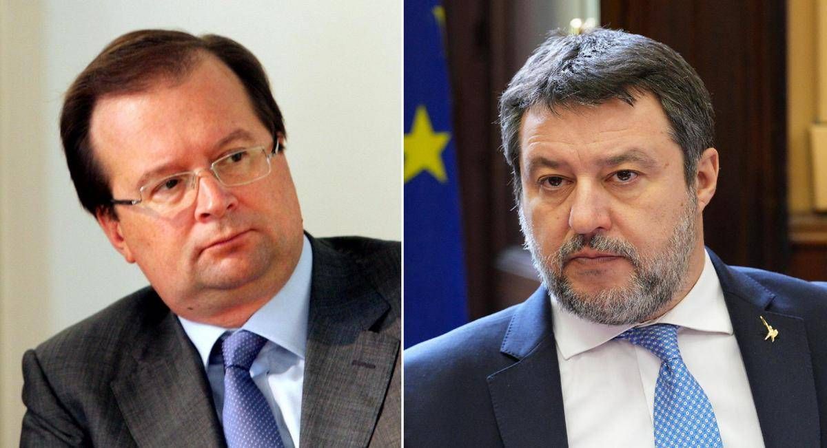 Salvini: "Saluto ad ambasciatore russo? Preferisco stretta di mano a sguardo rabbioso". Opposizioni all'attacco - 