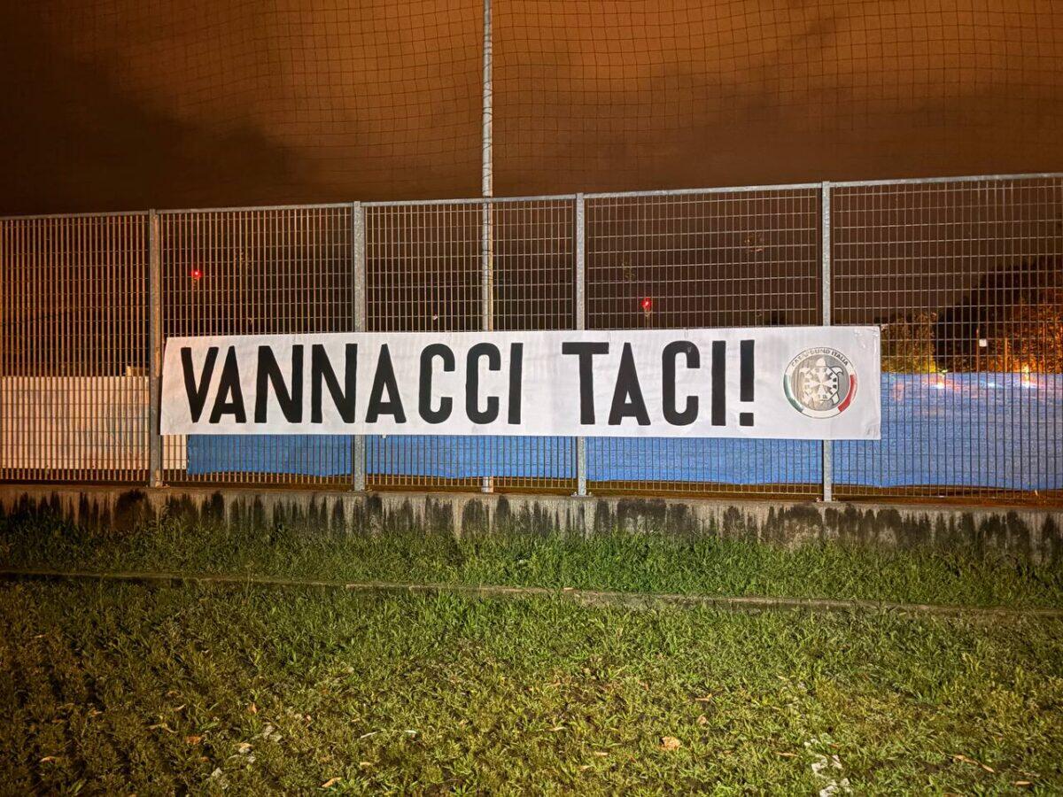 Striscioni in tutta Italia contro Vannacci | CasaPound accusa: "Manca il coraggio di distinguere!" -
