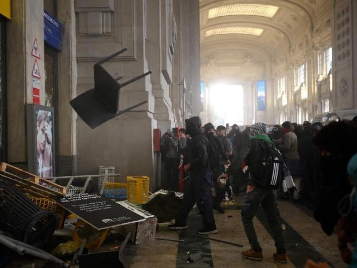 Scontri a Milano durante le manifestazioni per Gaza | Cosa si nasconde dietro l'ipocrisia dei "pacifisti"? -