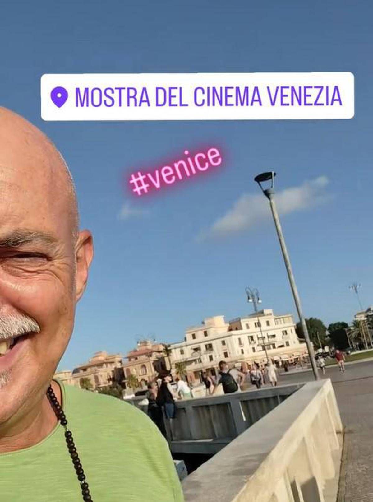 "Ma che s'è visto che stavo al pontile di Ostia?", su Venezia la gag del comico Fabio Avaro -