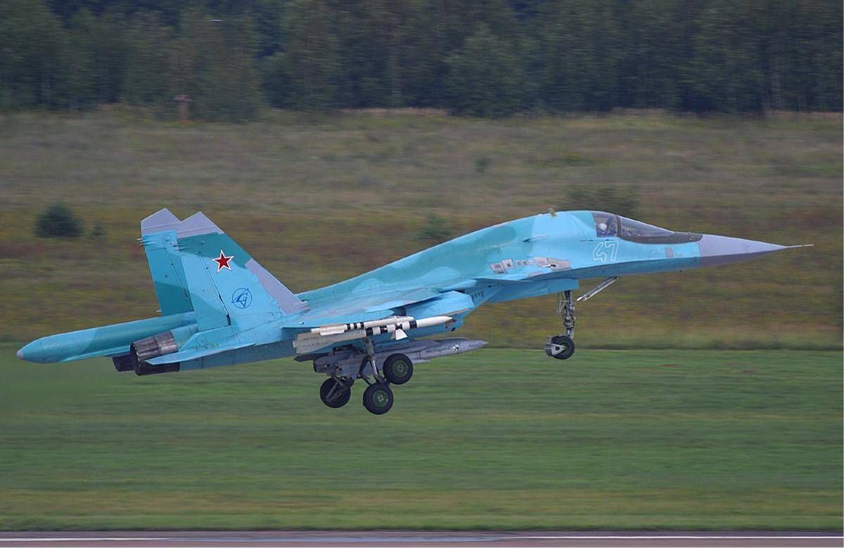 Ucraina, Kiev abbatte caccia russo Su-34. Chiuso per droni l’aeroporto danese di Aalborg - 