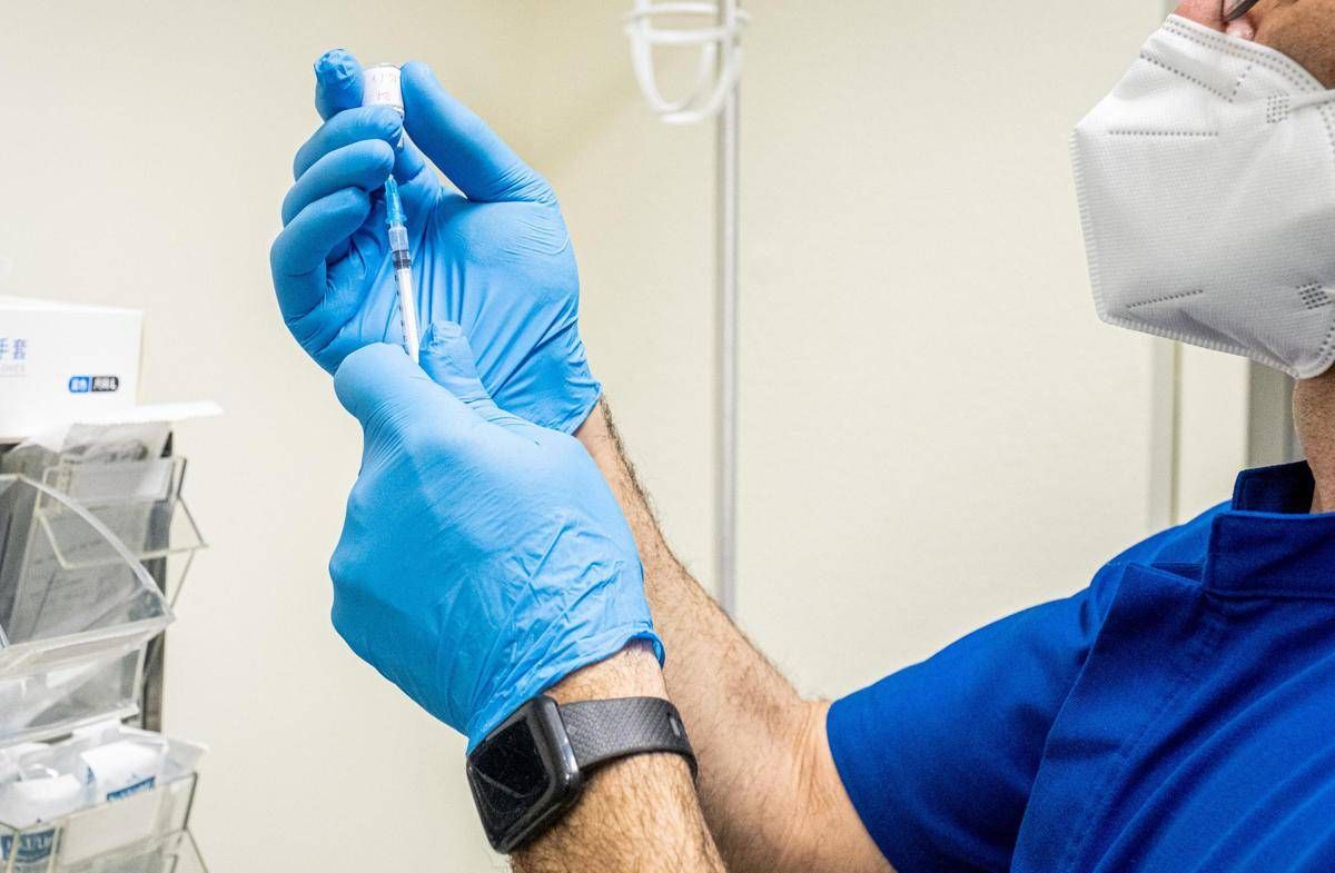 Covid, diramata circolare per i vaccini: dove si potrà fare richiamo e come prenotare - 