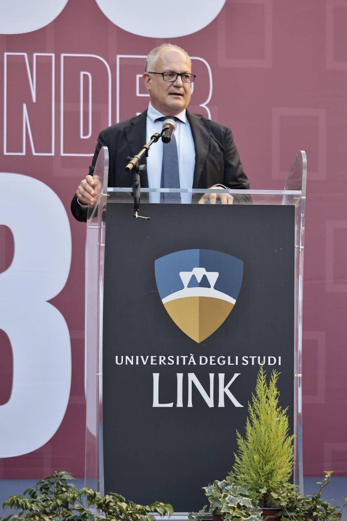 Gualtieri: "Voi giovani dovete riportare civiltà democratica nel dibattito del futuro" - 