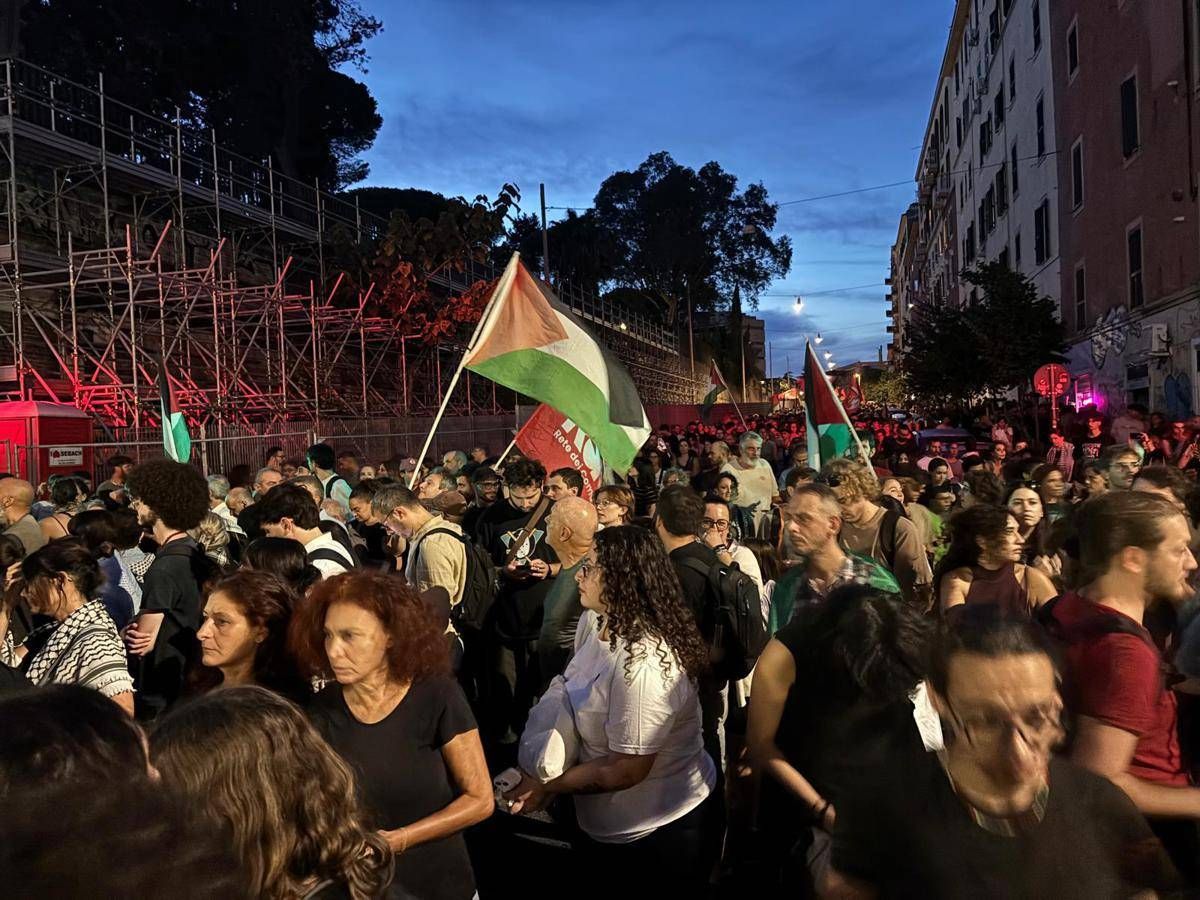 Roma, corteo per Gaza: "Blocchiamo tutto, Palestina libera" - 