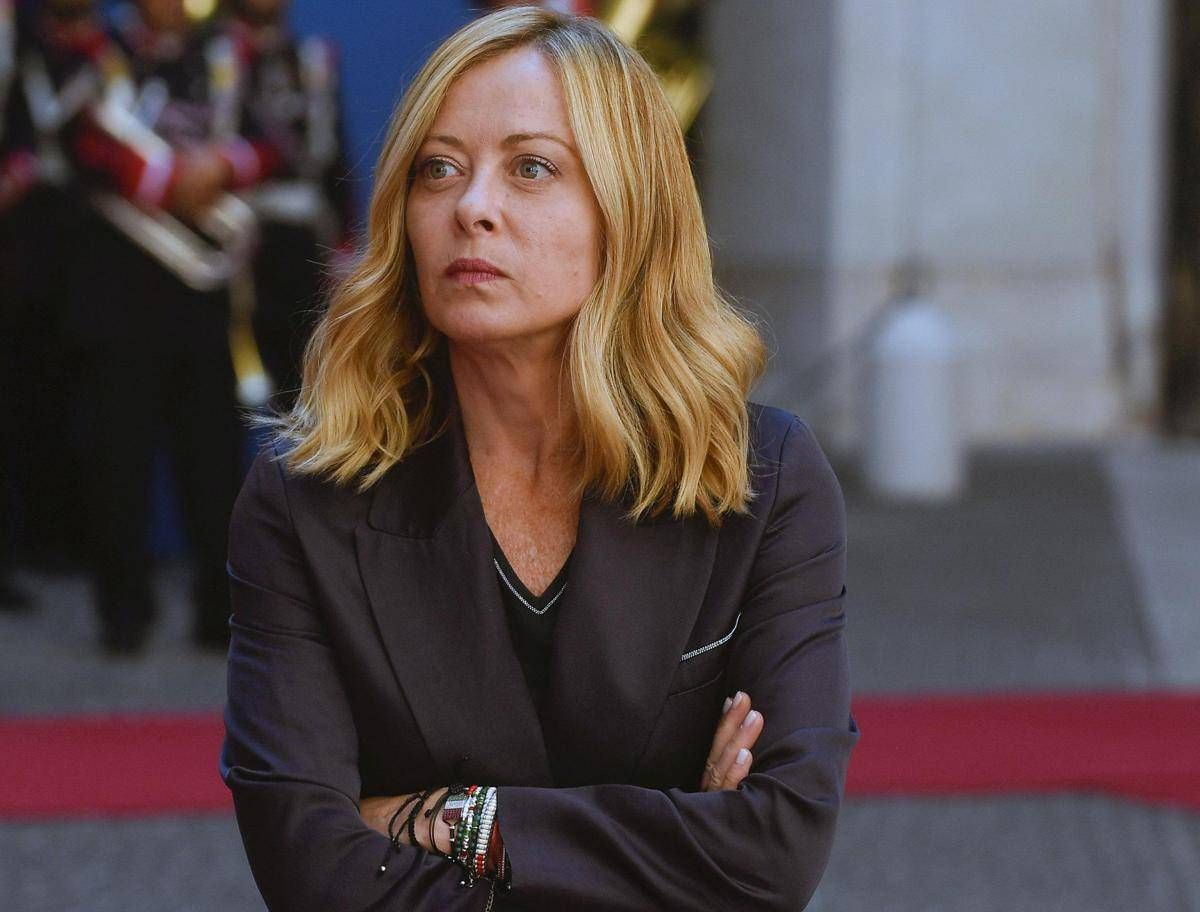 Meloni sul palco di Fenix: "Non siete Gioventù meloniana, ragionate con la vostra testa" -