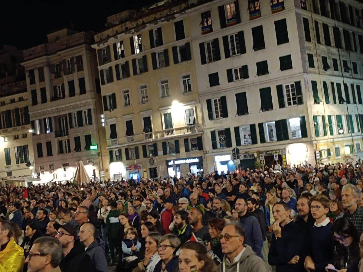 Genova, fiaccolata e corteo per Gaza - 