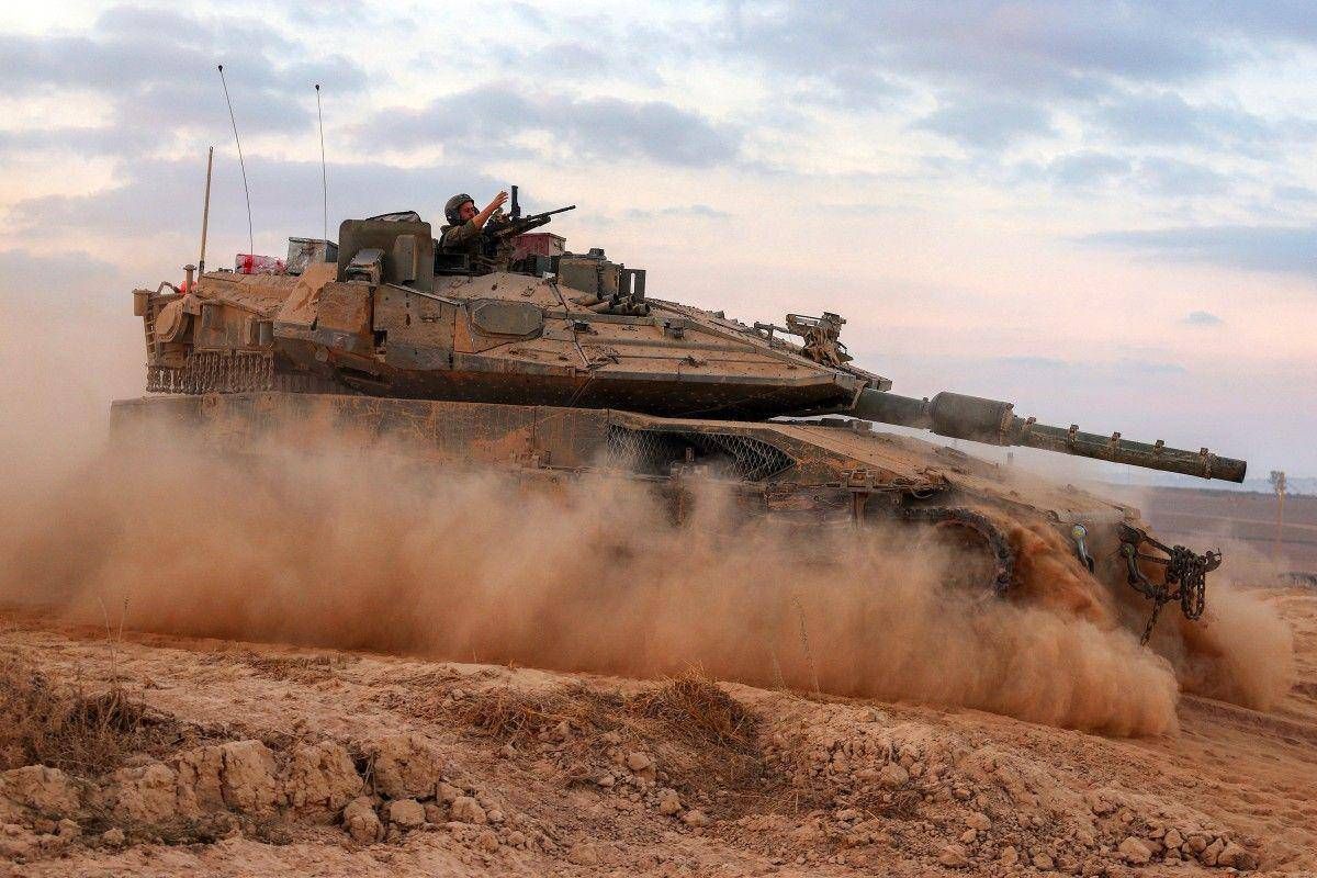Israele prepara attacco a Gaza City, ammassati centinaia di tank e blindati: prosegue fuga palestinesi - 