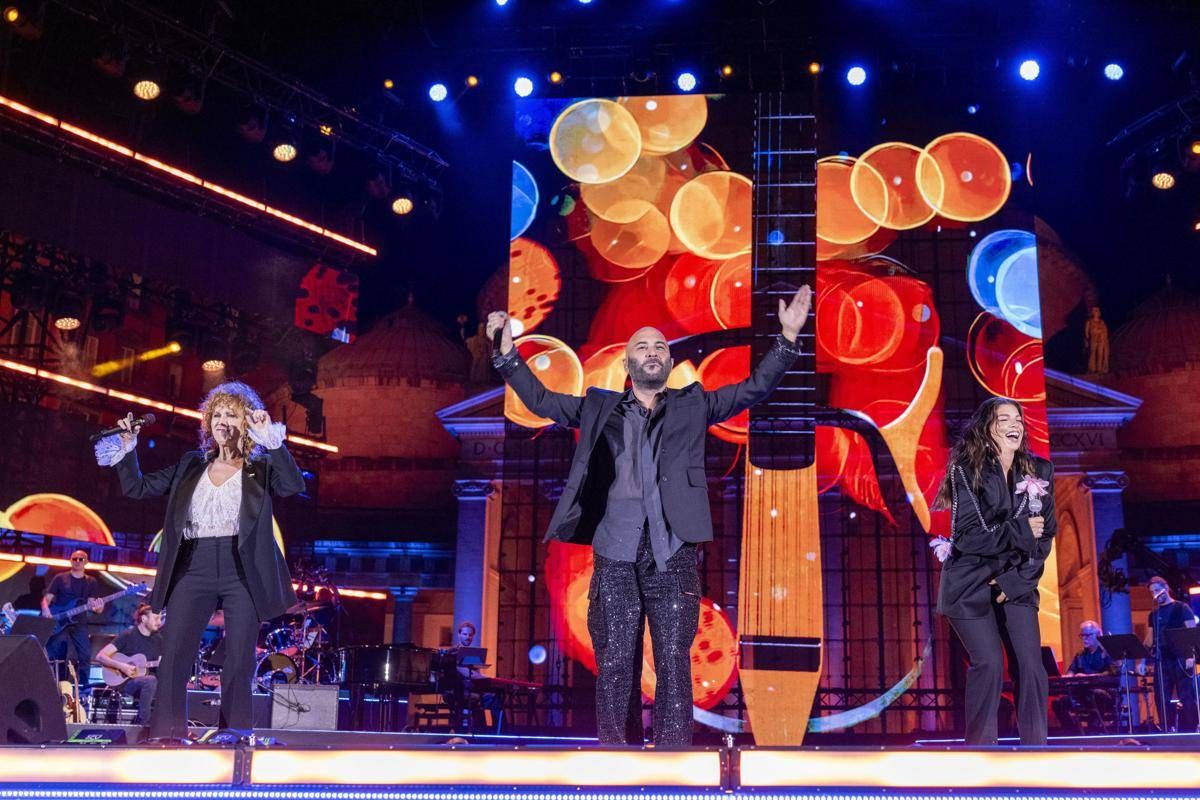 Pino Daniele, Napoli abbraccia il suo re in una notte di festa e ricordi -