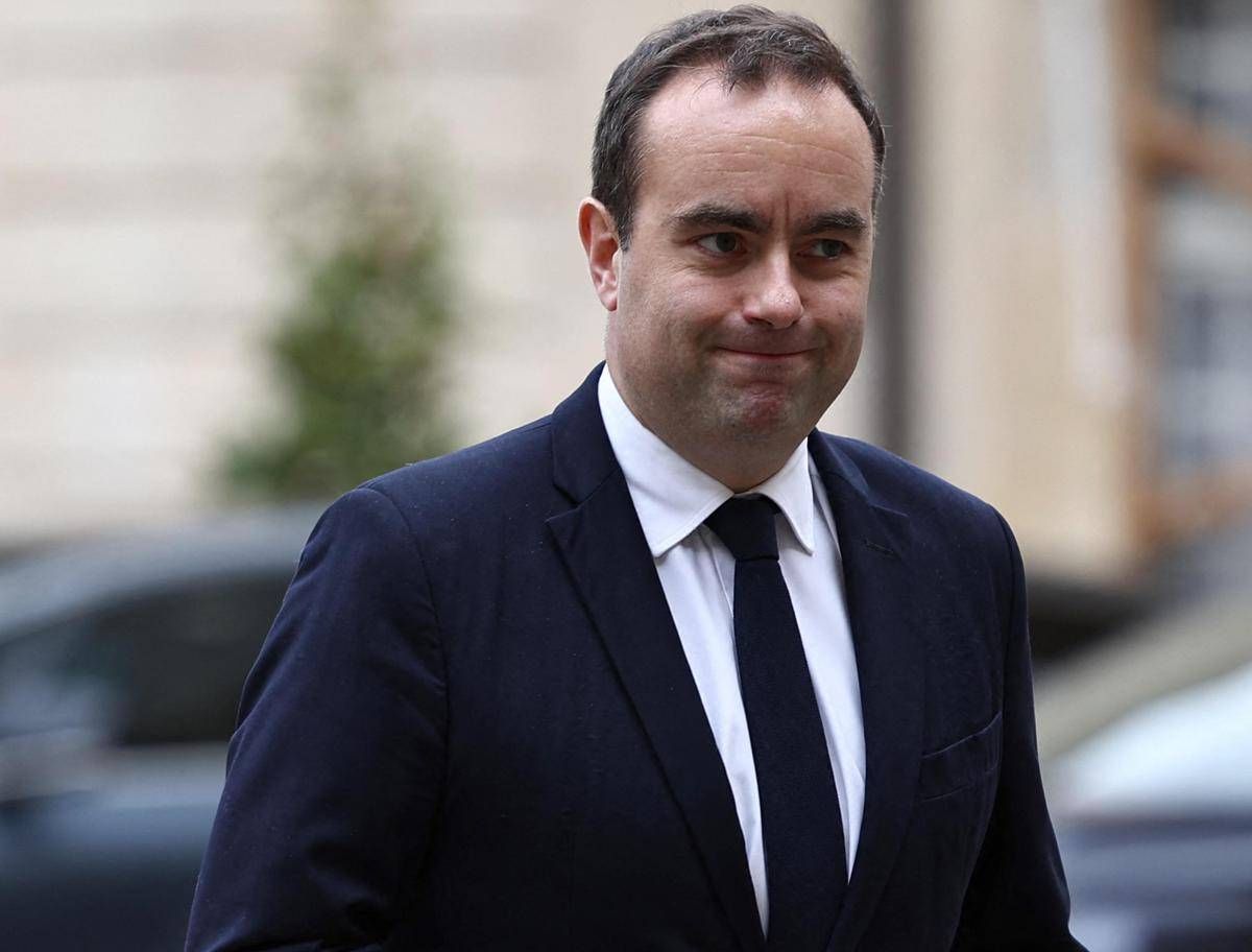 Francia, Lecornu denunciato per falso: "Non ha il Master come dice". E lui replica: "Tutte bugie" - 