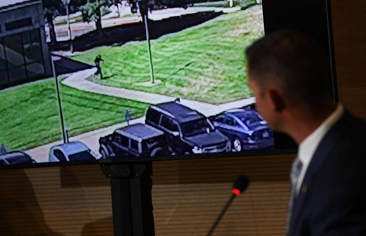 Charlie Kirk, in un nuovo video il sospetto killer in fuga sul tetto di una scuola -