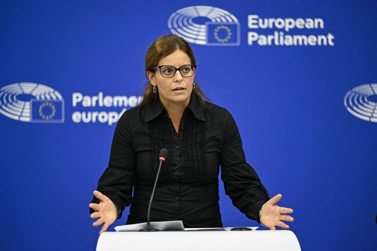 Ilaria Salis a rischio arresto in Europa | La democrazia in gioco nella battaglia contro l'autoritarismo -