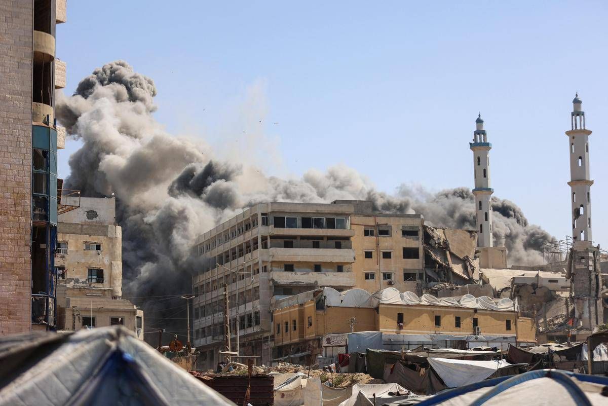 Katz: "Gaza sta bruciando, non torniamo indietro". Hamas: "Netanyahu ha piena responsabilità ostaggi" -