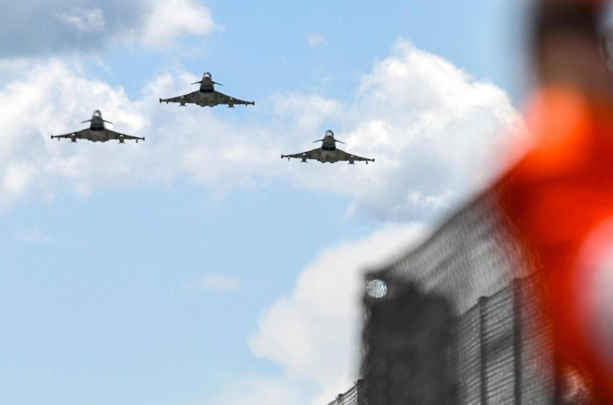 Regno Unito schiera i caccia in Polonia, Mosca accusa la Nato: "E' in guerra con Russia" -
