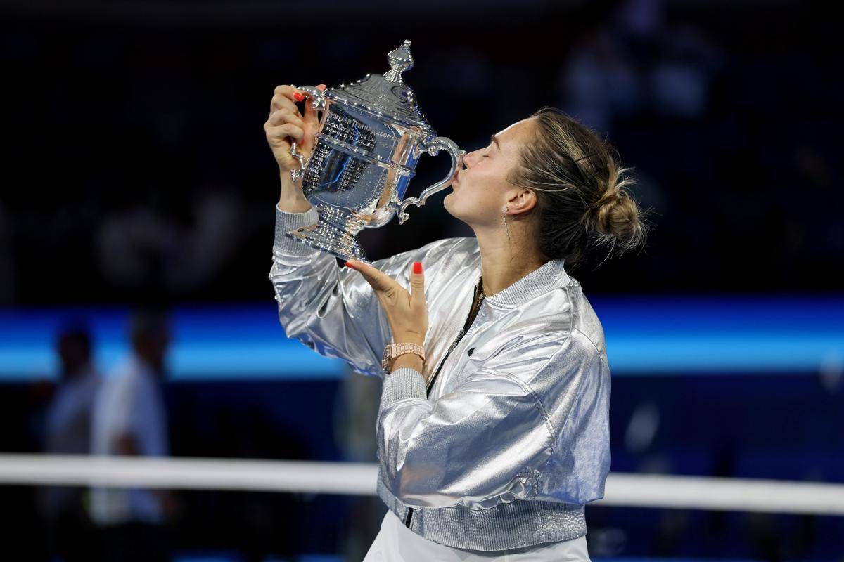 Sabalenka, trionfo agli Us Open e champagne in conferenza: "Non riesco a essere seria" -