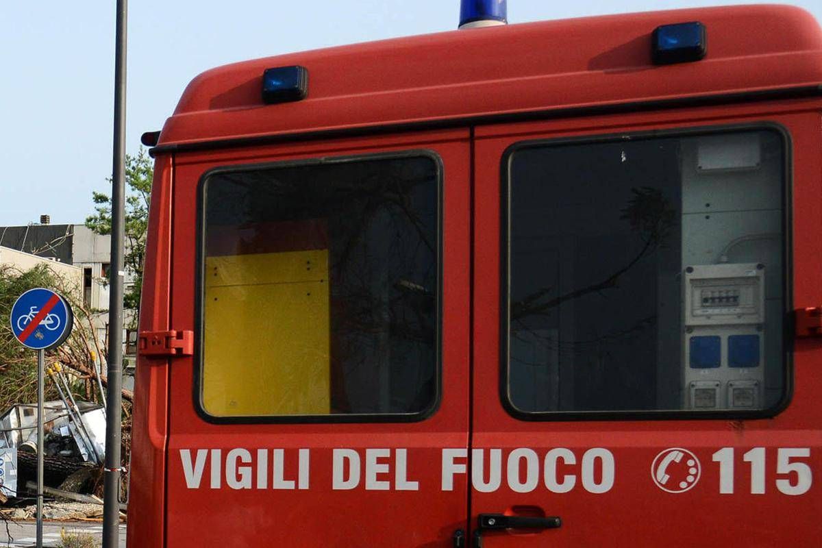 Cremona, recuperata l'auto finita nel Po: all'interno il corpo di una donna -