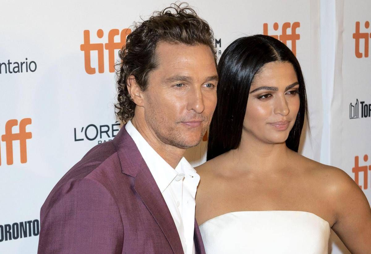 Matthew McConaughey svela il segreto del suo matrimonio: "La misura del letto" -