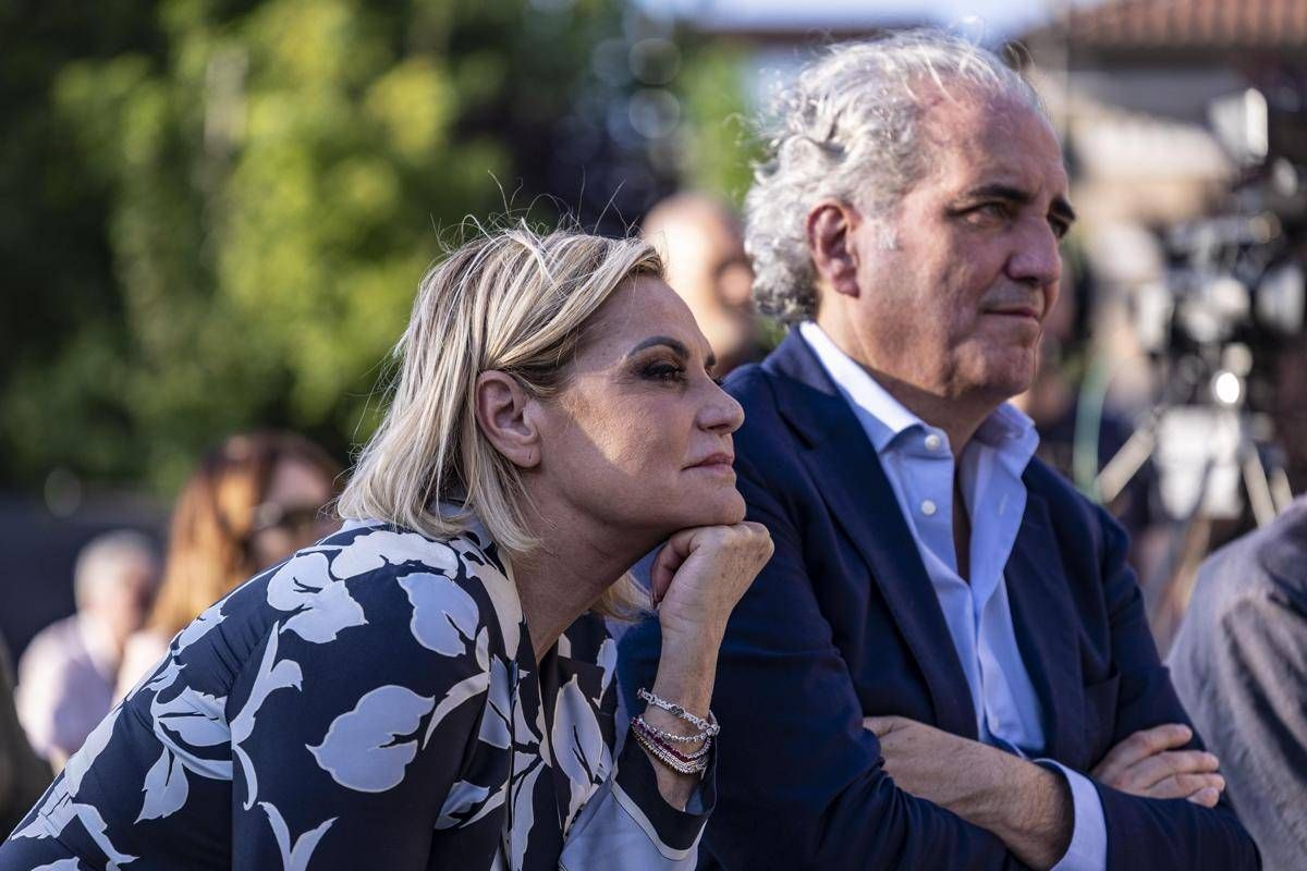 Simona Ventura e Giovanni Terzi, gli audio dello stalker e lo sfogo: "Ci minaccia di morte" - 